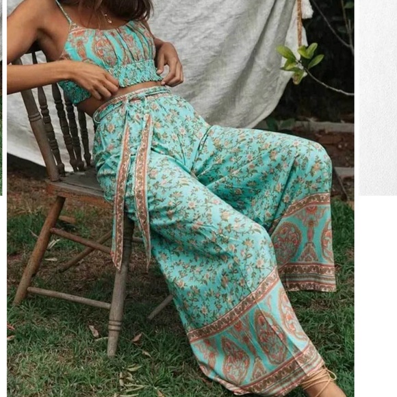 💕Sale💕 2-piece crop and pants - Picture 9 of 15